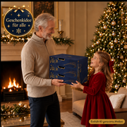 Großvater schenkt seiner Enkelin einen Sultan’s Palace Adventskalender vor einem festlich geschmückten Weihnachtsbaum.